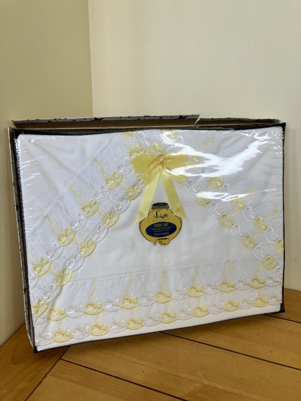 Schiffli Embroidered Sheet Set Vintage White/Yellow Double Sheet + 2 Pillowcases